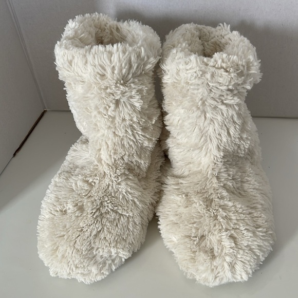 dearfoams Shoes - Dearfoam Cozy Booties White Women's Fuzzy Slippers Size 7/8 Slip On